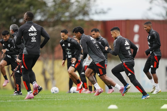 Selección Peruana cumplió su tercer día de entrenamientos en Montevideo ya con el equipo completo. (Foto: FPF)