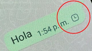 Aquí te digo por qué aparece el ícono del reloj al lado de tus mensajes de WhatsApp