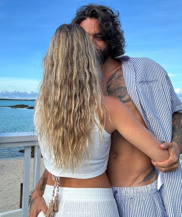 Maluma junto a Susana Gómez (Foto: Maluma/Instagram)