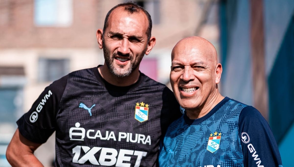 Hernán Barcos recibió el respaldo de Roberto Mosquera a su llegada a Sporting Cristal. (Foto: Sporting Cristal)