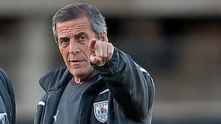 Óscar Tabárez perdió los papeles con hincha de Uruguay que lo criticó [VIDEO]