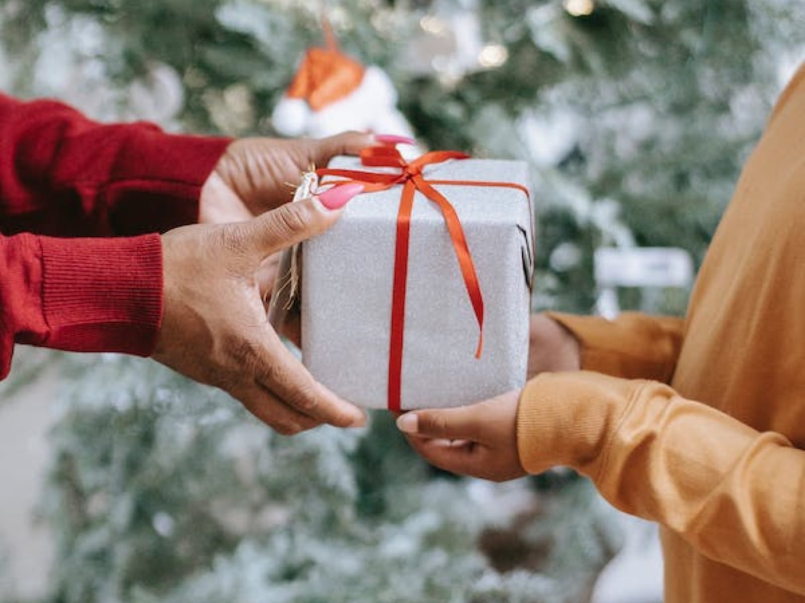 La Navidad es una fecha especial para entregar regalos. Si no quieres que se te pase el tiempo, toma tus precauciones con estos días límites para enviar tus obsequios por correo (Foto: Pexels)