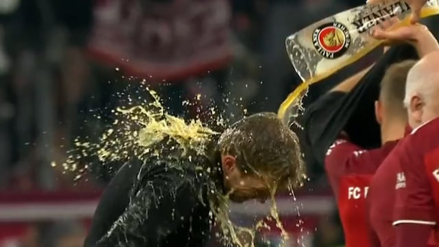 Es una fiesta: jugadores del Bayern bañaron en cerveza a Nagelsmann tras el título [VIDEO]