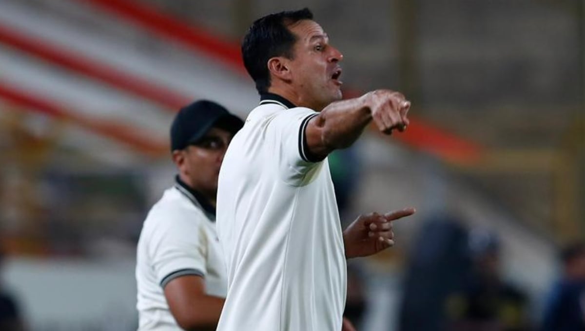Jorge Araujo asumió la dirección técnica de Universitario tras la salida de Javier Rabanal. (Foto: GEC)