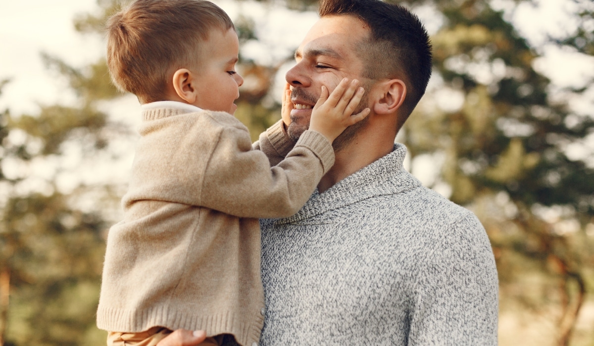 En la siguiente nota conocerá el origen del Día del Padre y el motivo de sus celebración. (Foto: Freepik).