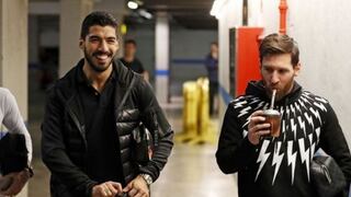 Ojo a los trajes de baño: la foto de Messi y Suárez con tragos en Ibiza que es furor