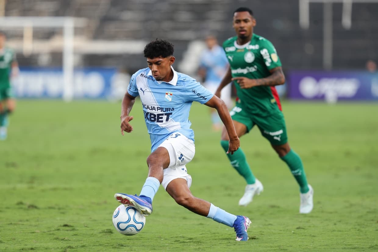 Pese a la derrota, Maxloren Castro fue de los más inquietante en el ataque celeste. (Foto: Grupo El Comercio)