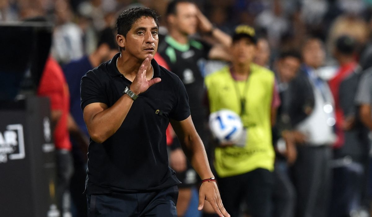 Guillermo Salas es entrenador de Alianza Lima desde setiembre del 2022. (Foto: AFP)