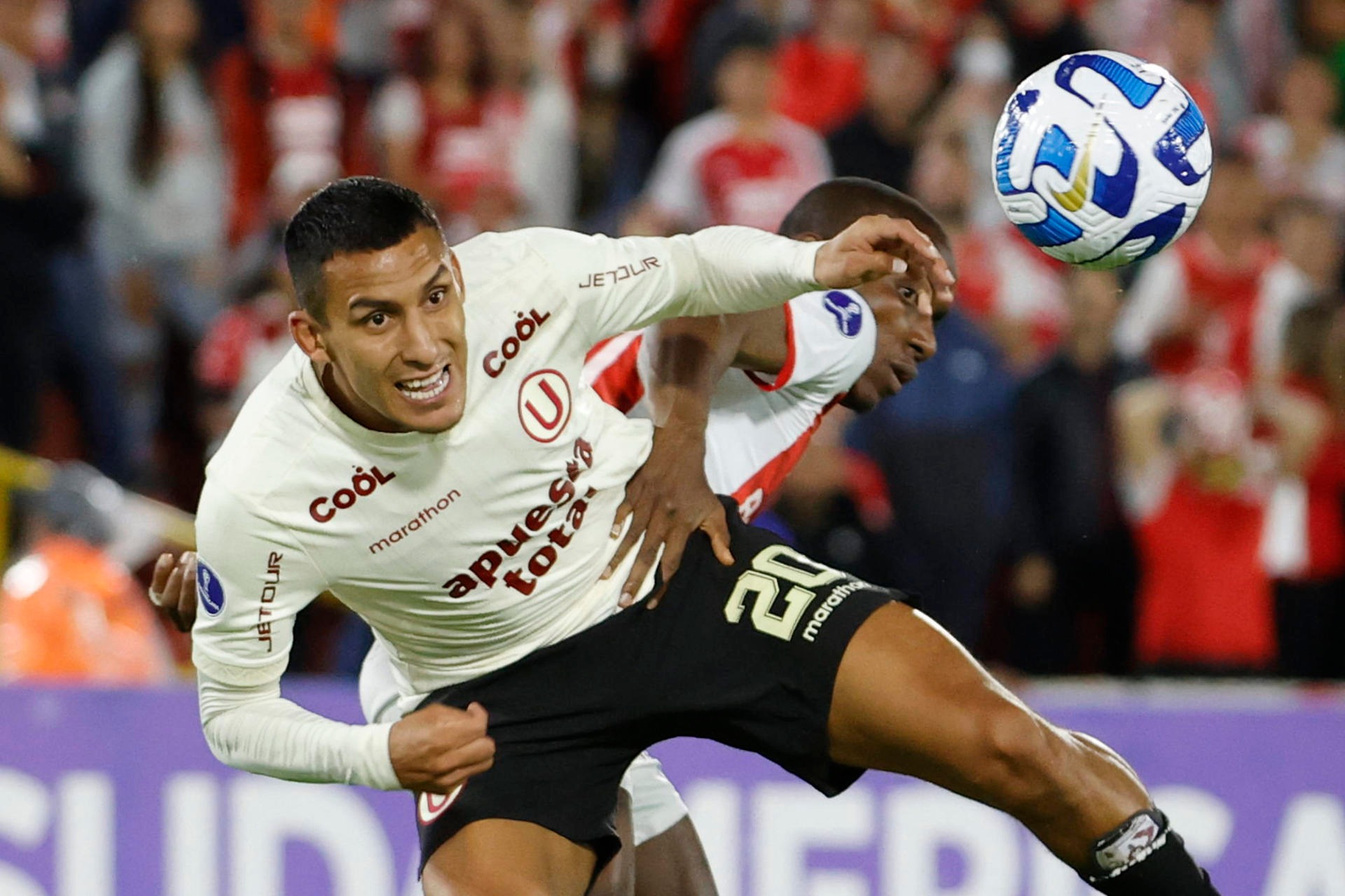 Universitario cayó 2-0 Santa Fe por la Copa Sudamericana 2023. (Foto: EFE)