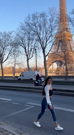 En su visita a París (Foto: Alondra González / Instagram)