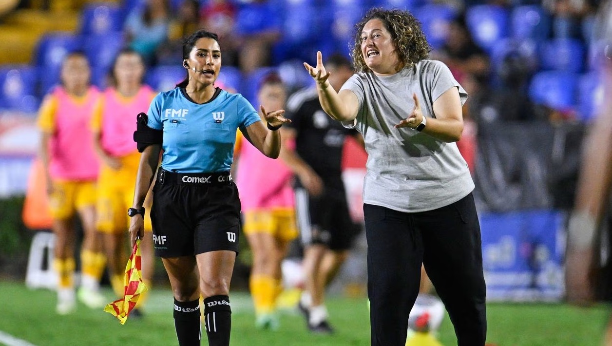 Milagros Martínez habla sobre el Barça femenil. (Fotografía: Jorge Martinez).