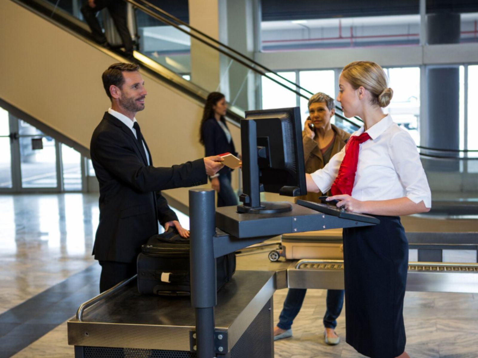 Desde inicios de julio, no será necesario quitarse los zapatos durante los controles de seguridad en los aeropuertos de Estados Unidos. (Crédito: Freepik / Imagen referencial)