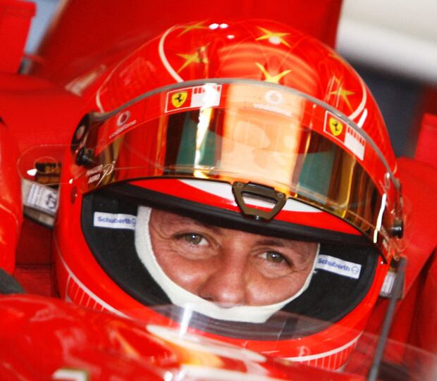 Un 29 de diciembre del 2013, el expiloto alemán Michael Schumacher, siete veces campeón del mundo de Fórmula Uno, sufre un accidente de esquí en la estación de Méribel, en los Alpes franceses, y queda en estado vegetativo. (VANDERLEI ALMEIDA / AFP).