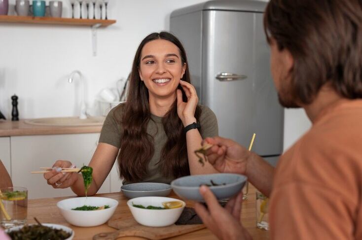 Expertos advierten sobre algunos productos que pueden generar problemas como presión alta, desequilibrios en la microbiota intestinal y aumento de peso. (Foto referencial: Freepik)