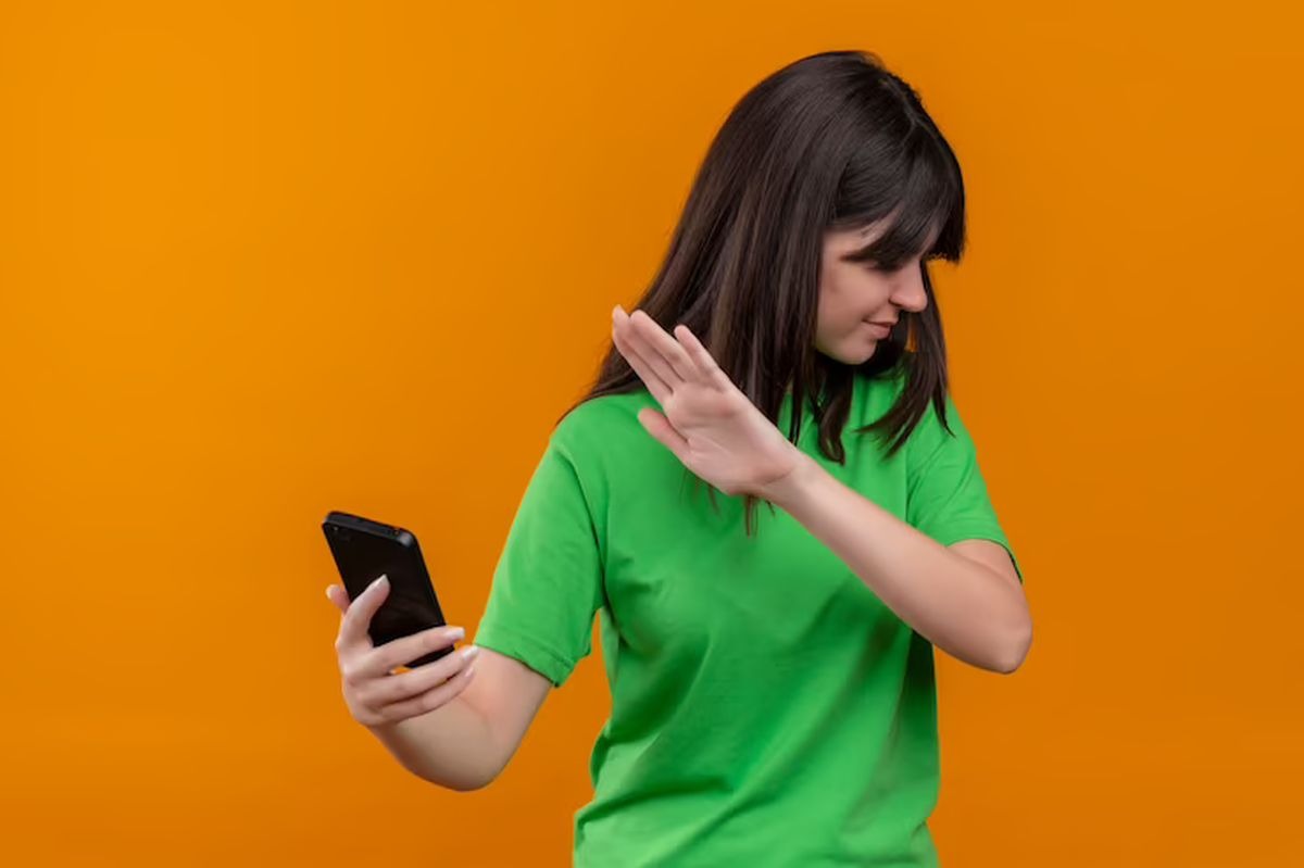 Los nuevos blancos de los estafadores son los jóvenes que están en la búsqueda de empleo a quienes les envían mensajes por WhatsApp (Foto: Freepik)