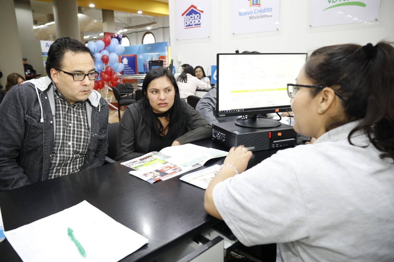 Muchos peruanos están a la espera que el Ministerio de Vivienda anuncie nueva convocatoria para el Bono Jóvenes Solteros 2024. (Foto: MVCS)