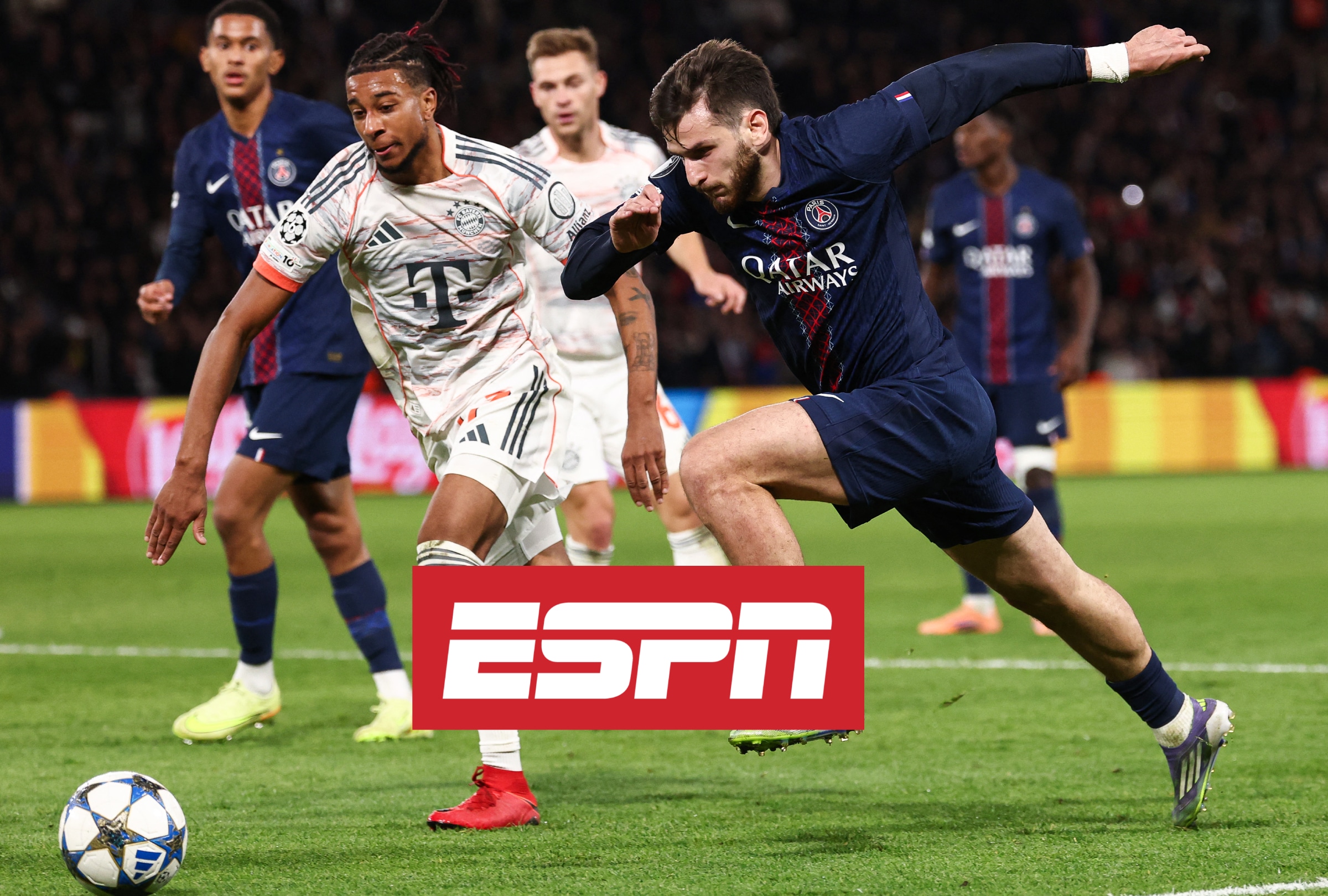 PARÍS (FRANCIA), 28/04/2026.- Cobertura de oficial de ESPN EN VIVO EN DIRECTO para ver el partido entre PSG y Bayern Múnich, con Michael Olise, por la ida de la semifinal de la UEFA Champions League 2025-26 desde el estadio Parque de los Príncipes de París, Francia. FOTO DE FRANCK FIFE PARA AFP