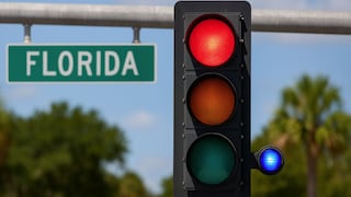 Florida Adds Blue Lights to Traffic Signals — Here’s What They Mean for Drivers