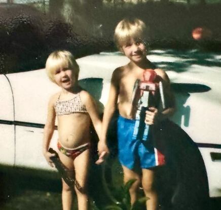 Nick Carter junto a su hermana Bobbie Jean cuando eran unos niños (Foto: Nick Carter / Instagram)