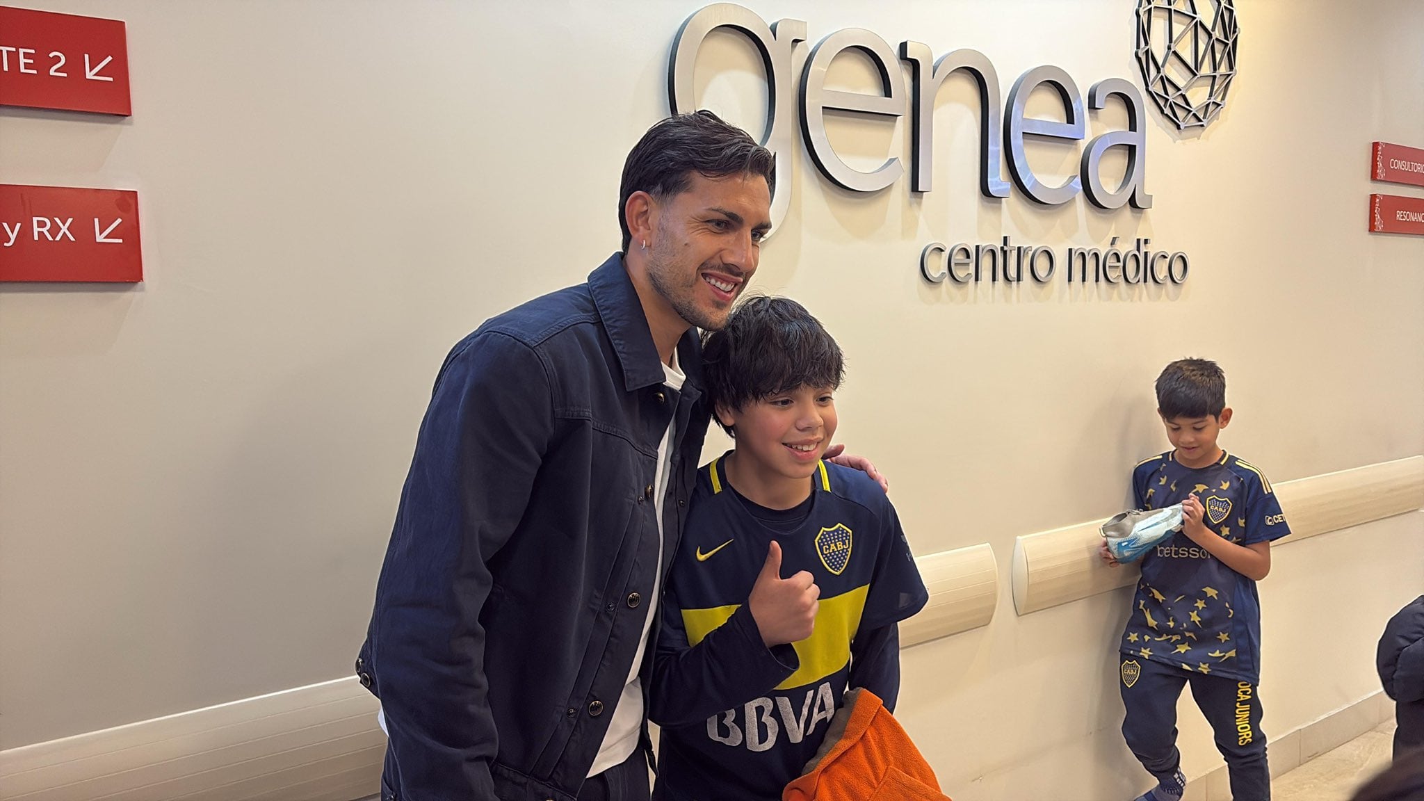 Leandro Paredes recibió a hinchas de Boca Juniors. (Foto: TyC Sports)