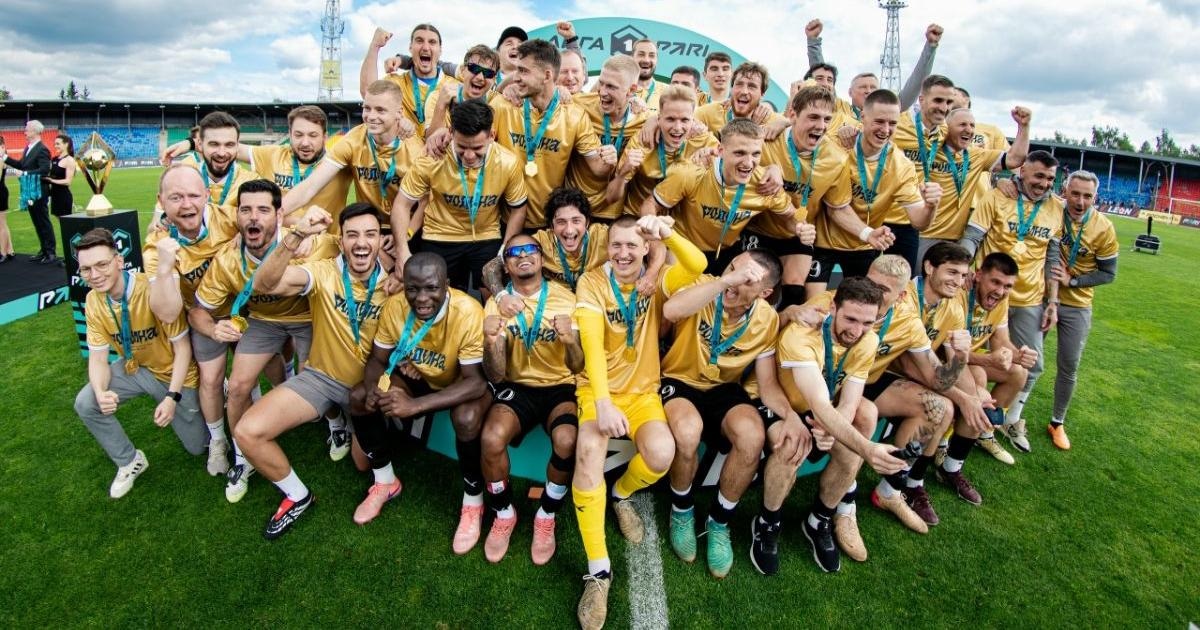 Yordy Reyna celebró el título y ascenso de Rodina Moscú en Rusia