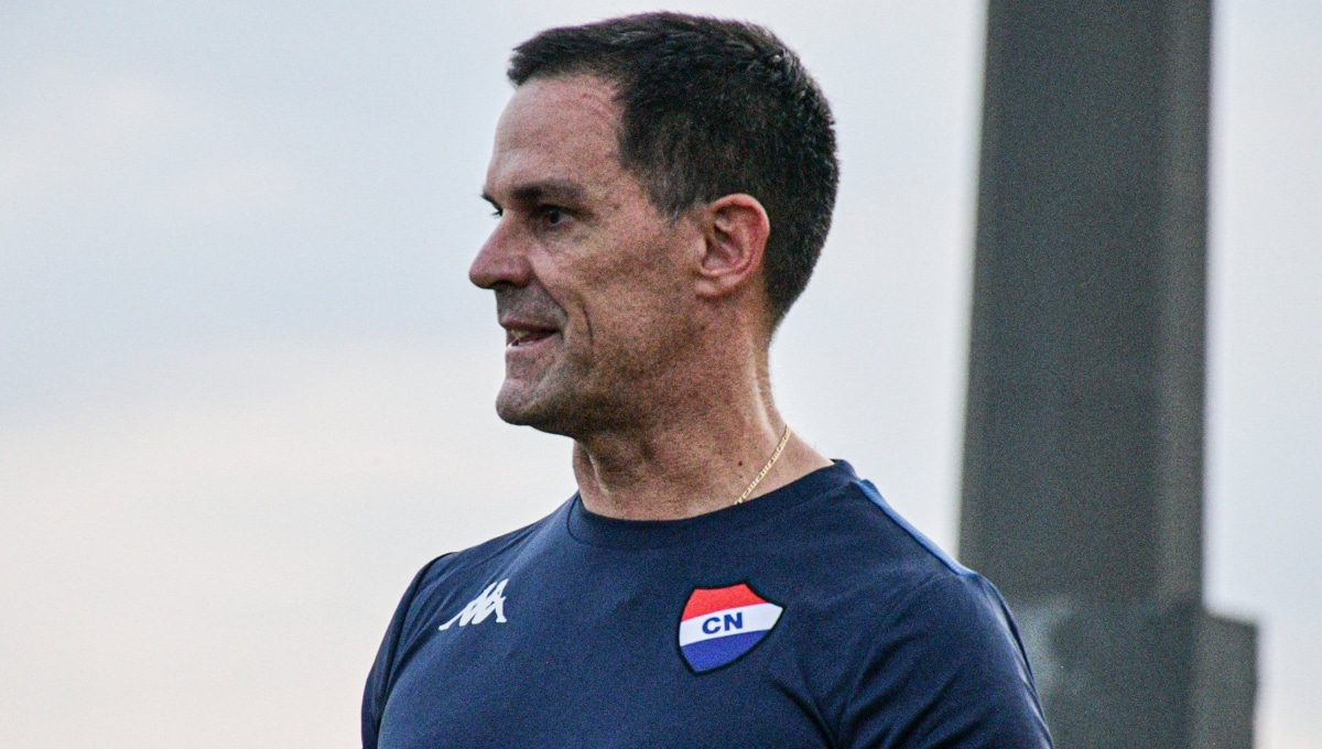 Víctor Bernay dejó su cargo tras perder por 3-1 ante Cerro Porteño. (Foto: Nacional de Paraguay)