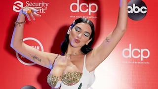 American Music Awards: Dua Lipa y el atrevido vestido que lució para la gala