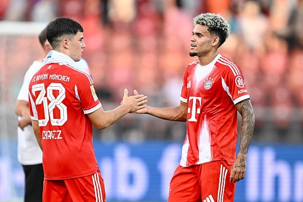 Felipe Chávez junto a Luis Díaz en la pretemporada del Bayern. (Foto: Getty Images)