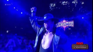 WWE: The Undertaker apareció en Raw y le aplicó una 'garra contra lona' a Roman Reigns