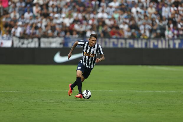 Paolo Guerrero jugó en la primera edición del 'Día del Hincha Blanquiazul', el 2014. (Foto: GEC)
