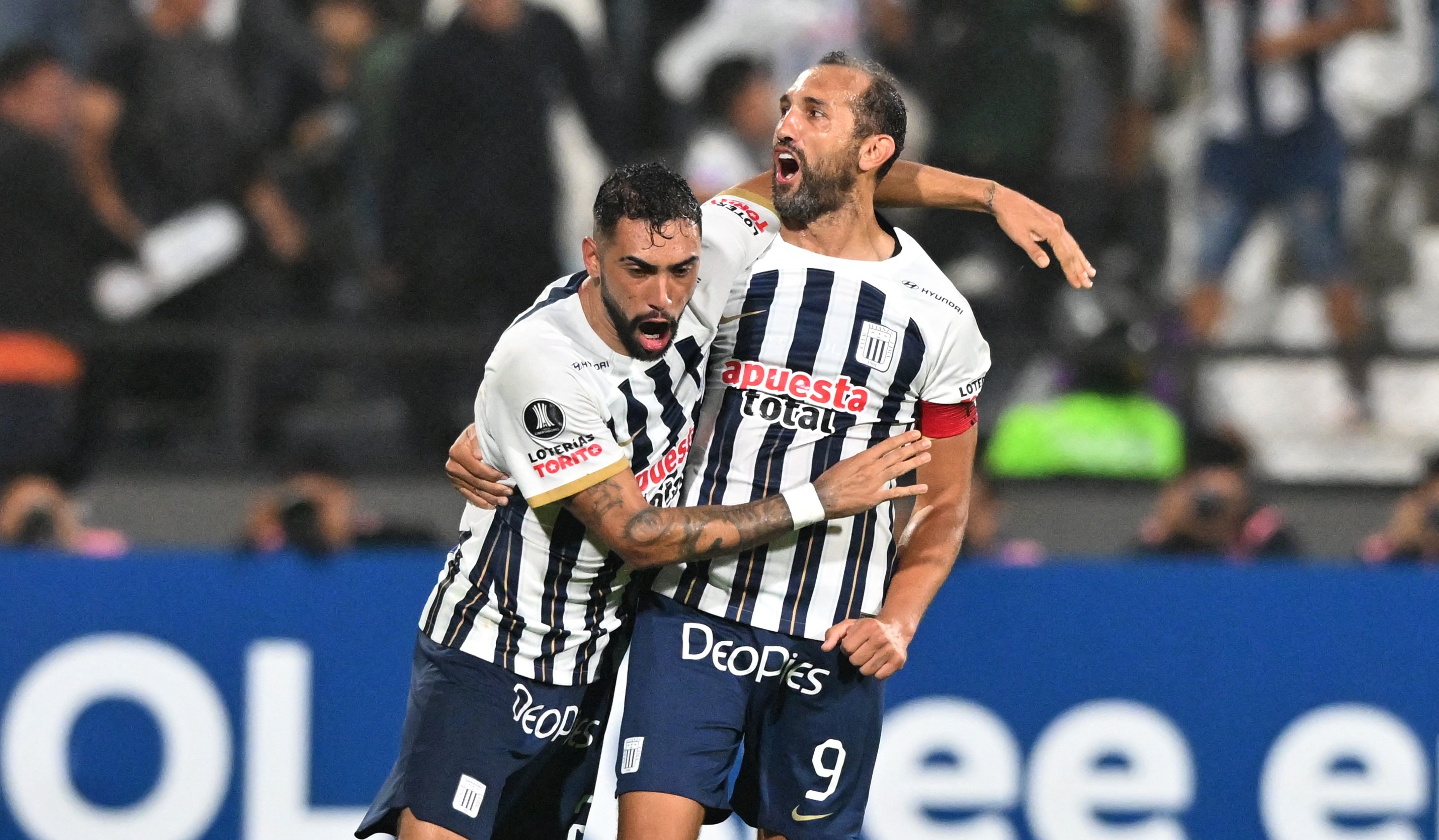 Hernán Barcos habló tras el gol que anotó a Cerro Porteño, para el empate 1-1 en Matute. (Foto: CRIS BOURONCLE / AFP)