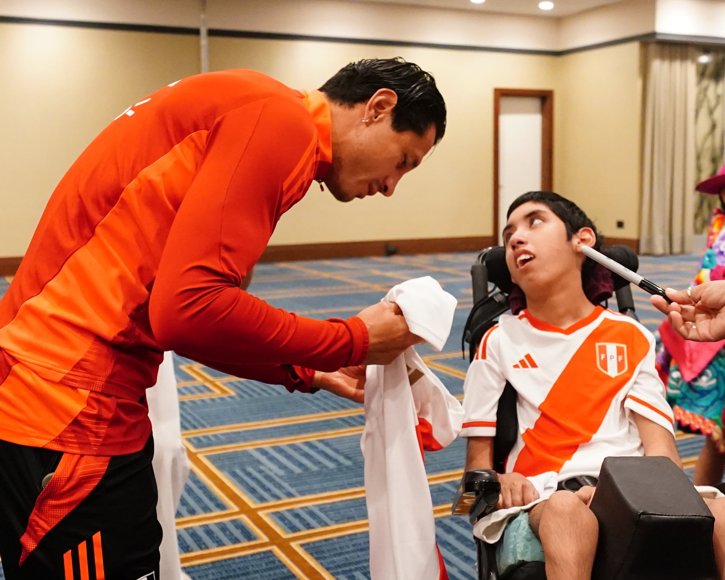 La Bicolor compartió un emotivo momento junto a niños hijos de ciudadanos peruanos nacidos en EE.UU. (Foto: Selección Peruana).