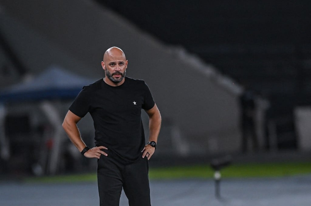 Franclim Carvalho fue despedido como entrenador de Botafogo previo al partido de vuelta ante Cienciano. (Foto: AFP)