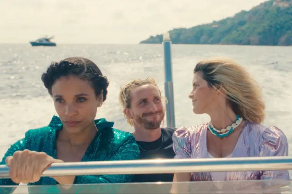 Mélanie (Stéfi Celma) y Léo (Alice Taglioni) se unen a un exhacker en la película francesa "Las chicas de Niza" (Foto: Netflix)