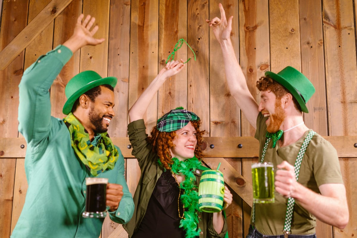 El próximo 17 de marzo se celebra el Saint Patrick’s Day 2024 y aquí te comparto un vocabulario en inglés muy práctico para esta fecha. (Foto: Pexels/RDNE Stock project).