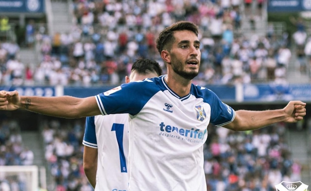 Roberto López (Extremo Izquierdo - 24 años) - España (Foto: Tenerife)