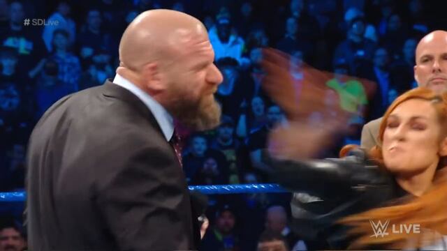 Un cariñito: Becky Lynch abofeteó a Triple H en el SmackDown de Washington [VIDEO]