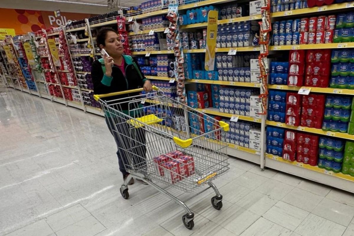 Muchas personas no saben si acudir a los supermercados por Semana Santa, pues temen que esté cerrado o sus horarios varíen (Foto: Ricardo Cuba / Andina)