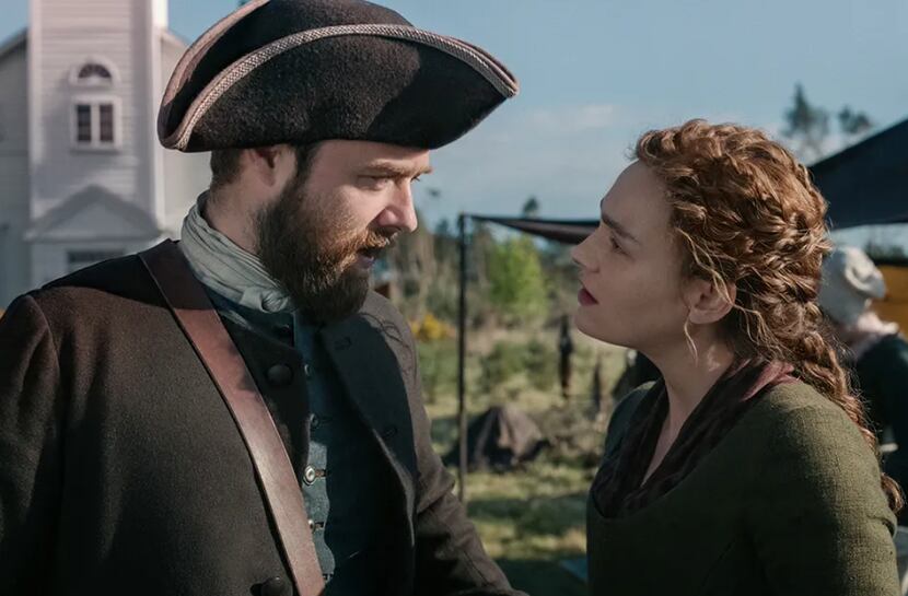 Richard Rankin como Roger MacKenzie) y Sophie Skelton como Brianna Fraser MacKenzie) en la temporada 7 de "Outlander" (Foto: Sony Pictures Television)