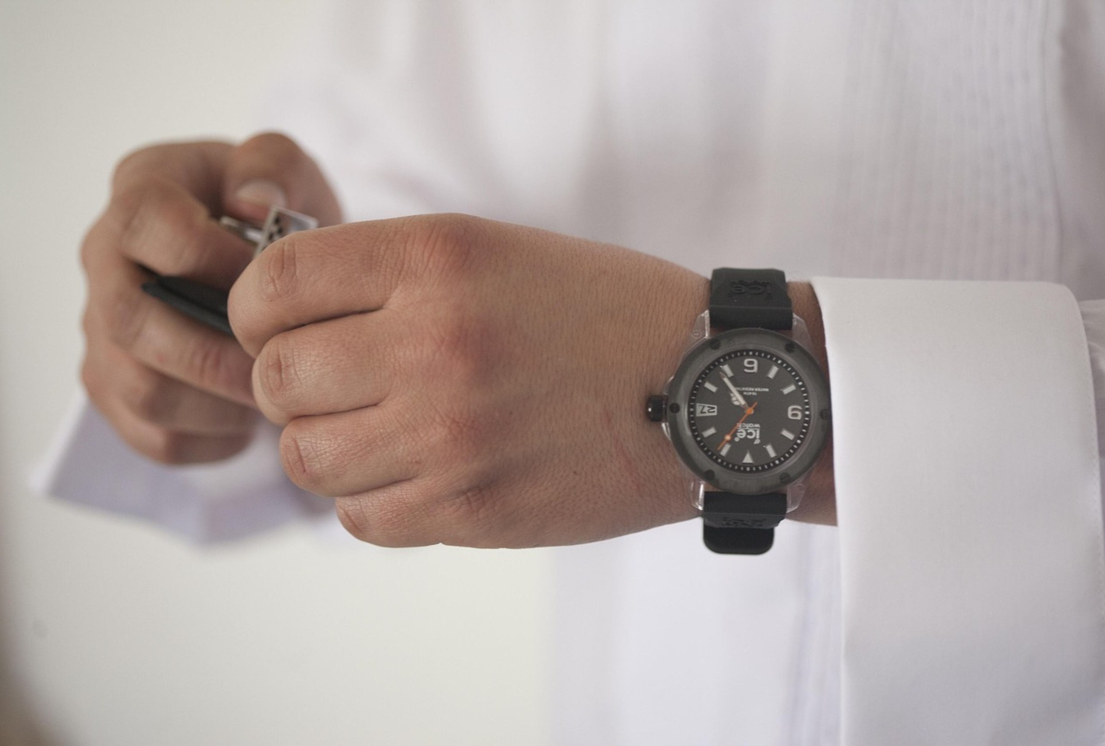 While the state legislature overwhelmingly approved it, federal approval from Congress is required to take effect, leaving Florida still switching clocks for now. | Image by Esperanza Gutierrez on Pixabay