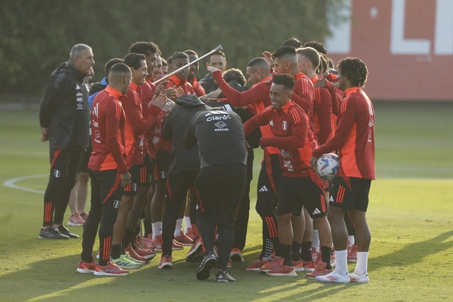 Entrenamiento de la Selección Peruana con la visita de Yoshimar Yotún antes del amistoso contra Paraguay. (Foto: Fotos: Violeta Ayasta/@photo.gec).