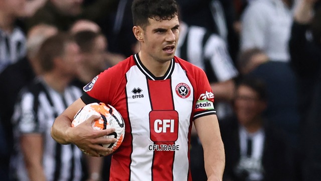 John Egan, defensa del Sheffield United y con un valor de 5 millones de euros en el mercado. (Foto: AFP)