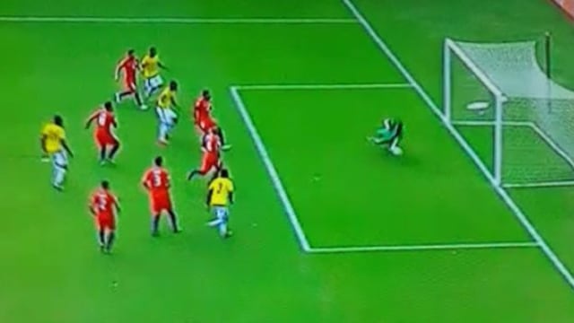 Bravo, Claudio: la impresionante atajada que evitó gol de Miguel Borja