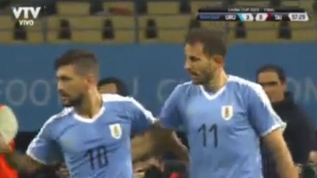 Partido sentenciado: el potente cabezazo de Stuani para gritar el 3-0 de Uruguay en la final de China Cup [VIDEO]