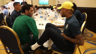 Le tiene fe: Dani Alves respaldó a Neymar antes de enfrentar a Serbia por el pase a octavos de final