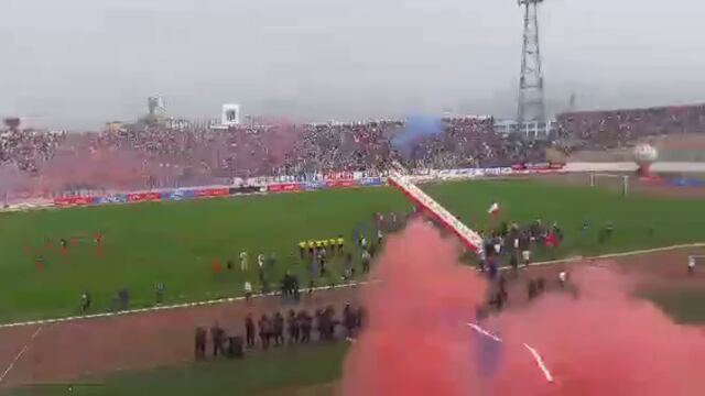 ¡Una fiesta! El impresionante recibimiento de la hinchada 'carlista' previo a la gran final frente a la Vallejo