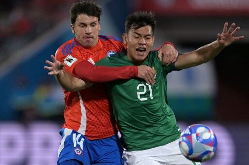 Bolivia y Chile se miden este martes 10 de junio por la fecha 16 de las Eliminatorias al Mundial 2026. (Foto: AFP)