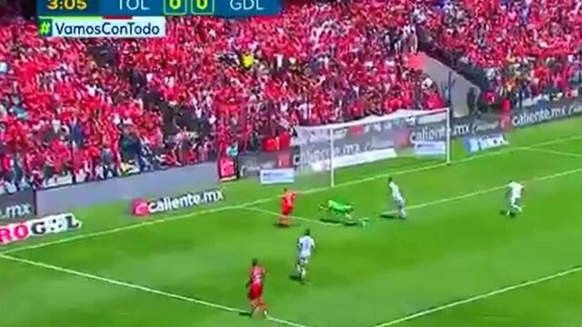 Desafiando la física: Alexis Vega anotó un golazo sin ángulo para Toluca contra Chivas por Liga MX [VIDEO]