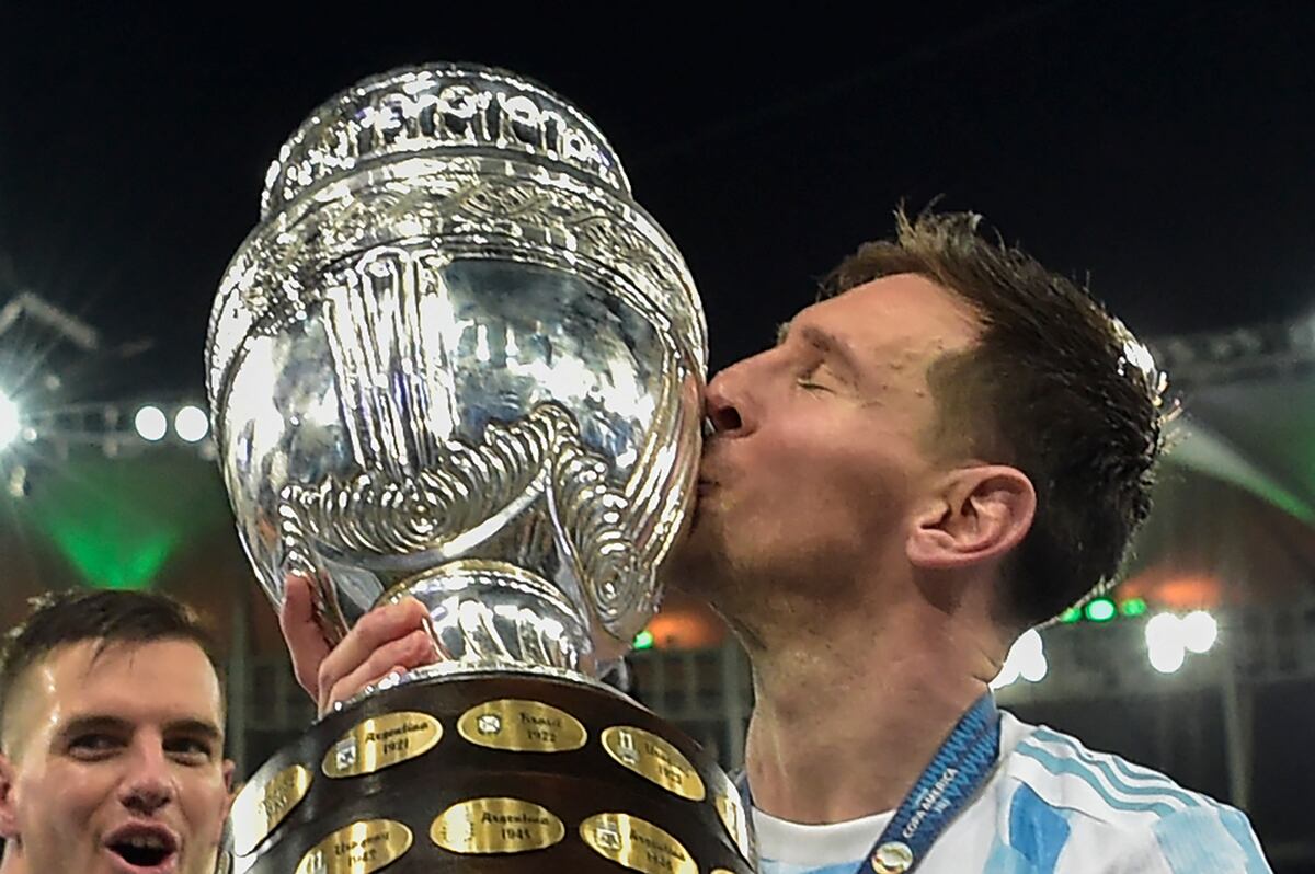 Lionel Messi conquistó su primer título con la selección argentina en la Copa América 2021. (Foto: AFP)