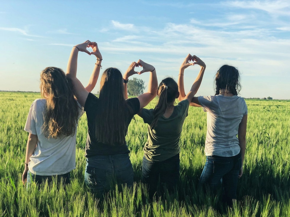 "No vivas la vida de otra persona y la idea de otra persona de lo que es la feminidad. La feminidad eres tú". -Viola Davis. | Crédito: Foto de Melissa Askew en Unsplash / Composición Depor